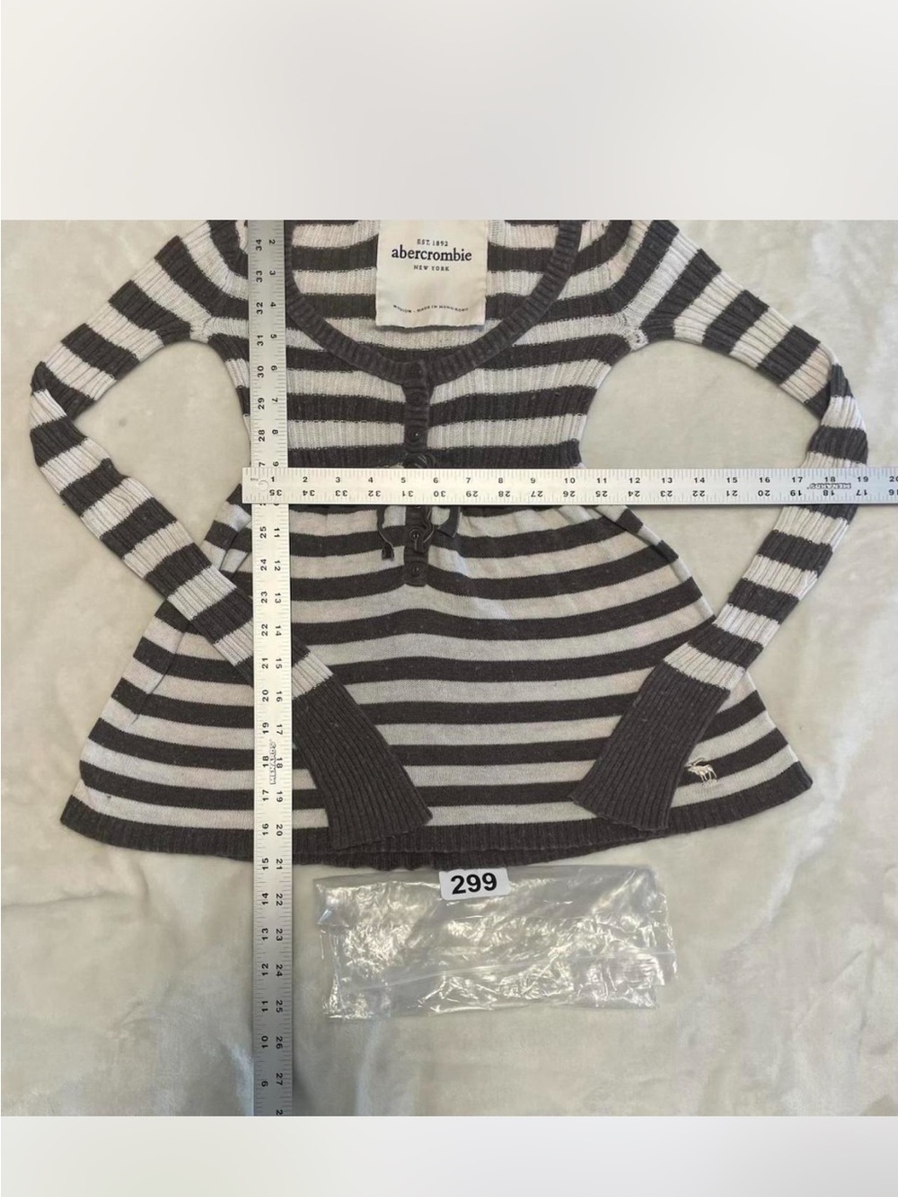 Abercrombie & Fitch Striped Cream and Gray V-Neck Sweater